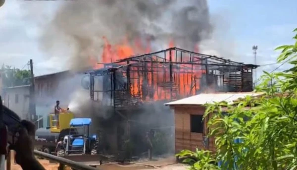 Incêndio de grandes proporções destrói casas em Gurupá, no Marajó