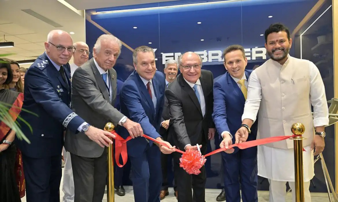 Ministros participam da inauguração de escritório da Embraer na Índia