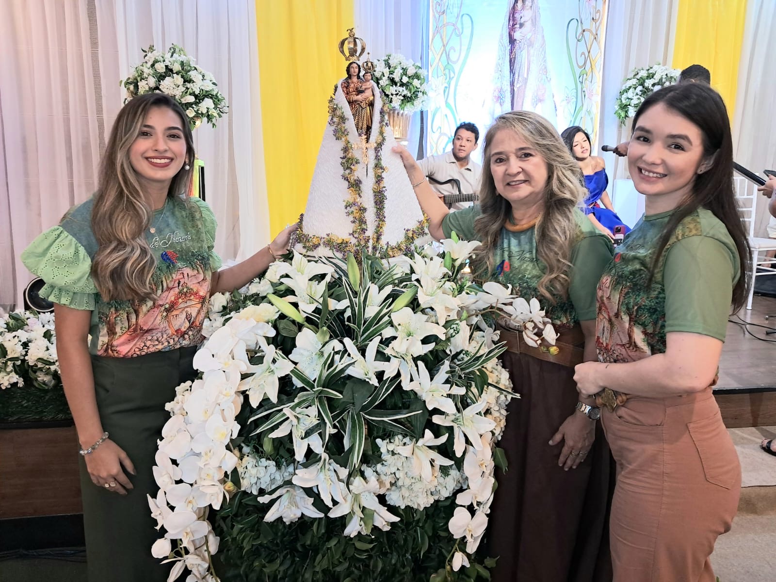 Niciana Noura, Diretora de Atividades Femininas da AP, com Carol Marinho e Ana Flávia Noura