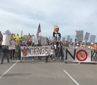 Imagem - Vídeo: protestos mobilizam milhares de pessoas contra governo de Donald Trump nos EUA e outros países