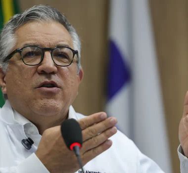 Imagem - ‘Não vamos negar aos nossos filhos o direito à vacina’, diz ministro da Saúde