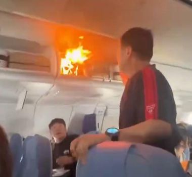 Imagem - Bateria de celular explode em avião e causa pânico durante voo na Ásia