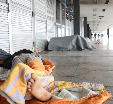 Imagem - Homens atacam a tiros e matam duas pessoas em situação de rua no RJ