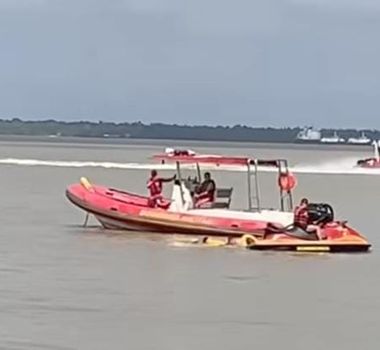 Imagem - Homem em surto é resgatado após se lançar na Baía do Guajará, em Belém