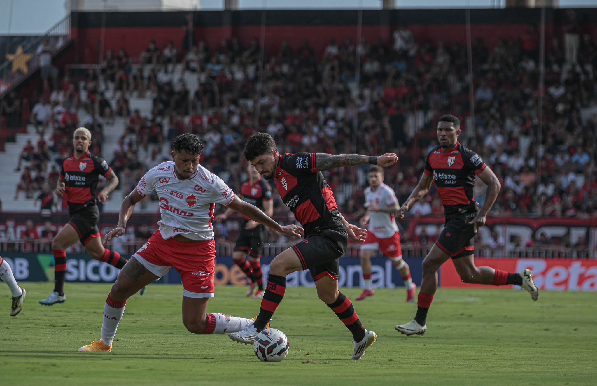 Atlético-GO venceu o Vila Nova e continua come esperanças
