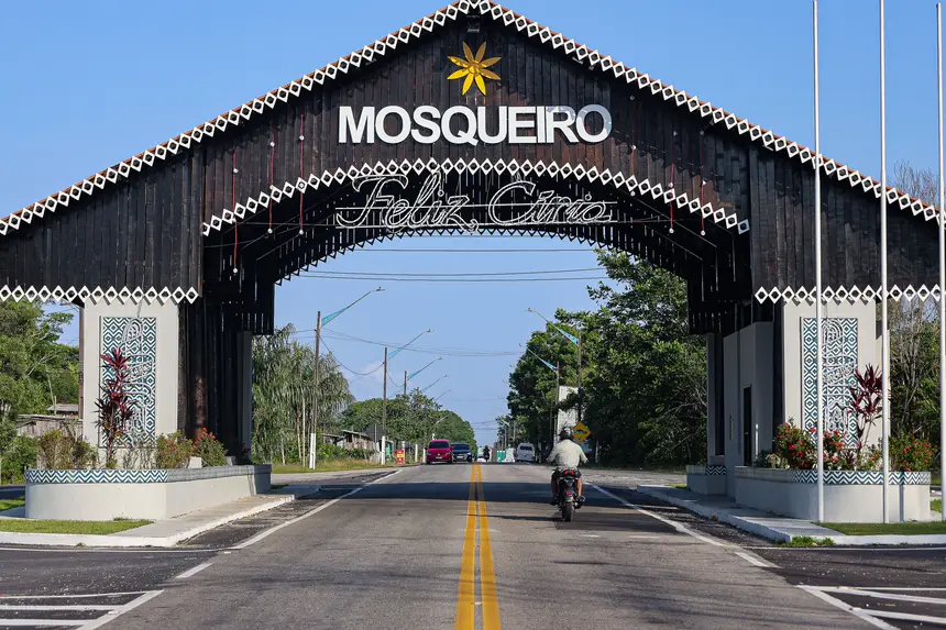 Famílias atingidas por vendaval em Mosqueiro recebem moradias reconstruidas neste sábado.