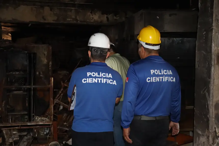 Perícia foi realizada na manhã de ontem (17) - 