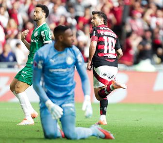 Imagem - Flamengo vence o Palmeiras em jogo polêmico e esquenta a disputa pelo título do Brasileirão