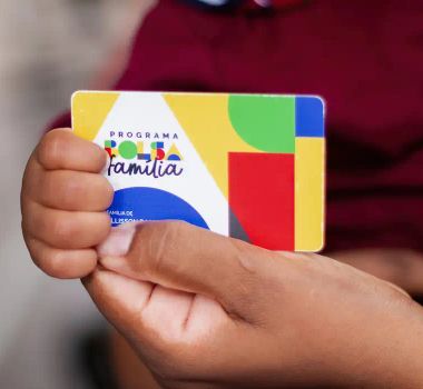 Imagem - Caixa começa a pagar Bolsa Família de outubro