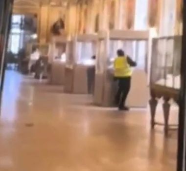 Imagem - Vídeo: imagens mostram ação de criminosos no Louvre