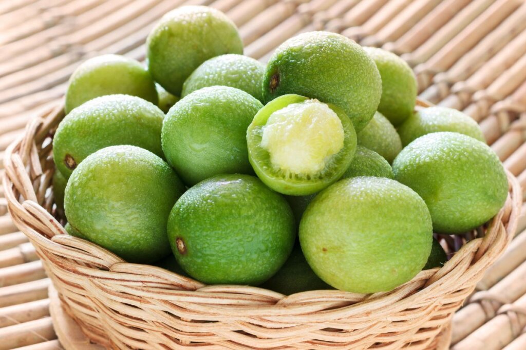 O umbu tem vitamina C em sua composição nutricional (Imagem: Iuliia Timofeeva | Shutterstock)