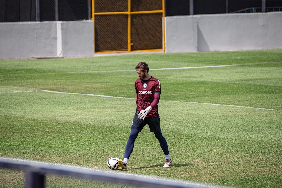 Imagem - Léo Lang substitui Marcelo Rangel e defende o gol do Remo contra o Cuiabá
