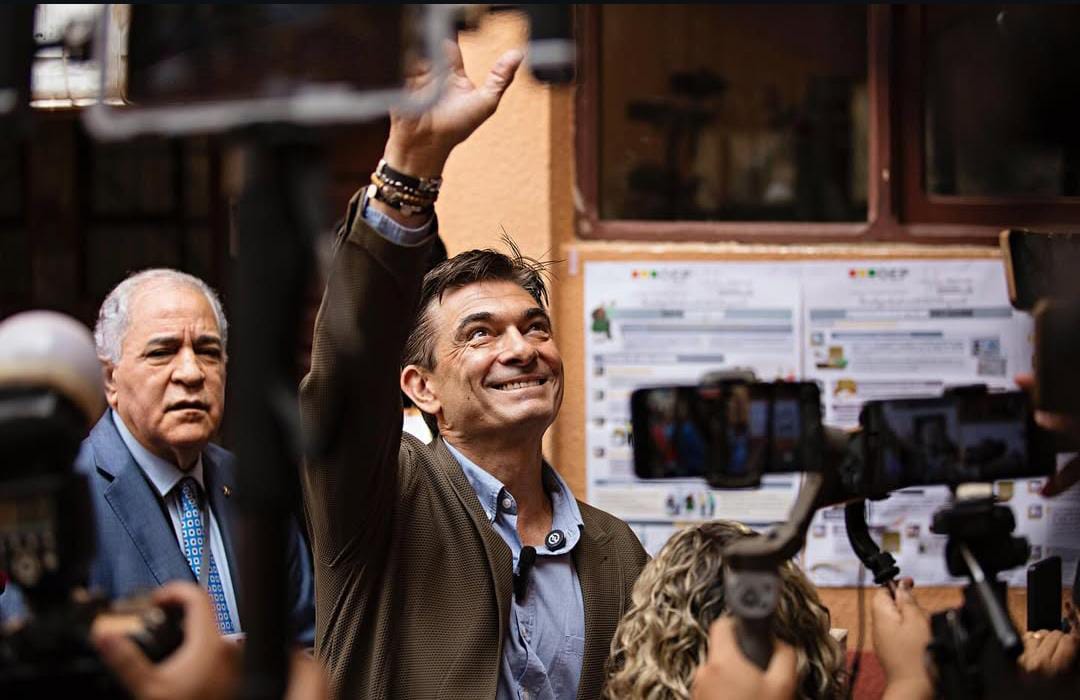 (Rodrigo Paz foi eleito presidente neste domingo (19), na Bolívia)