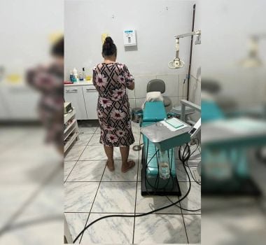 Imagem - Falsa dentista é presa por atender pacientes em consultório clandestino