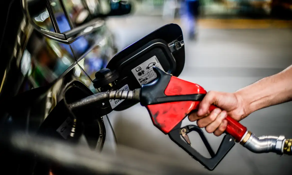 Corte de R$ 0,14 por litro é o primeiro desde julho e reflete a queda nas cotações internacionais do petróleo