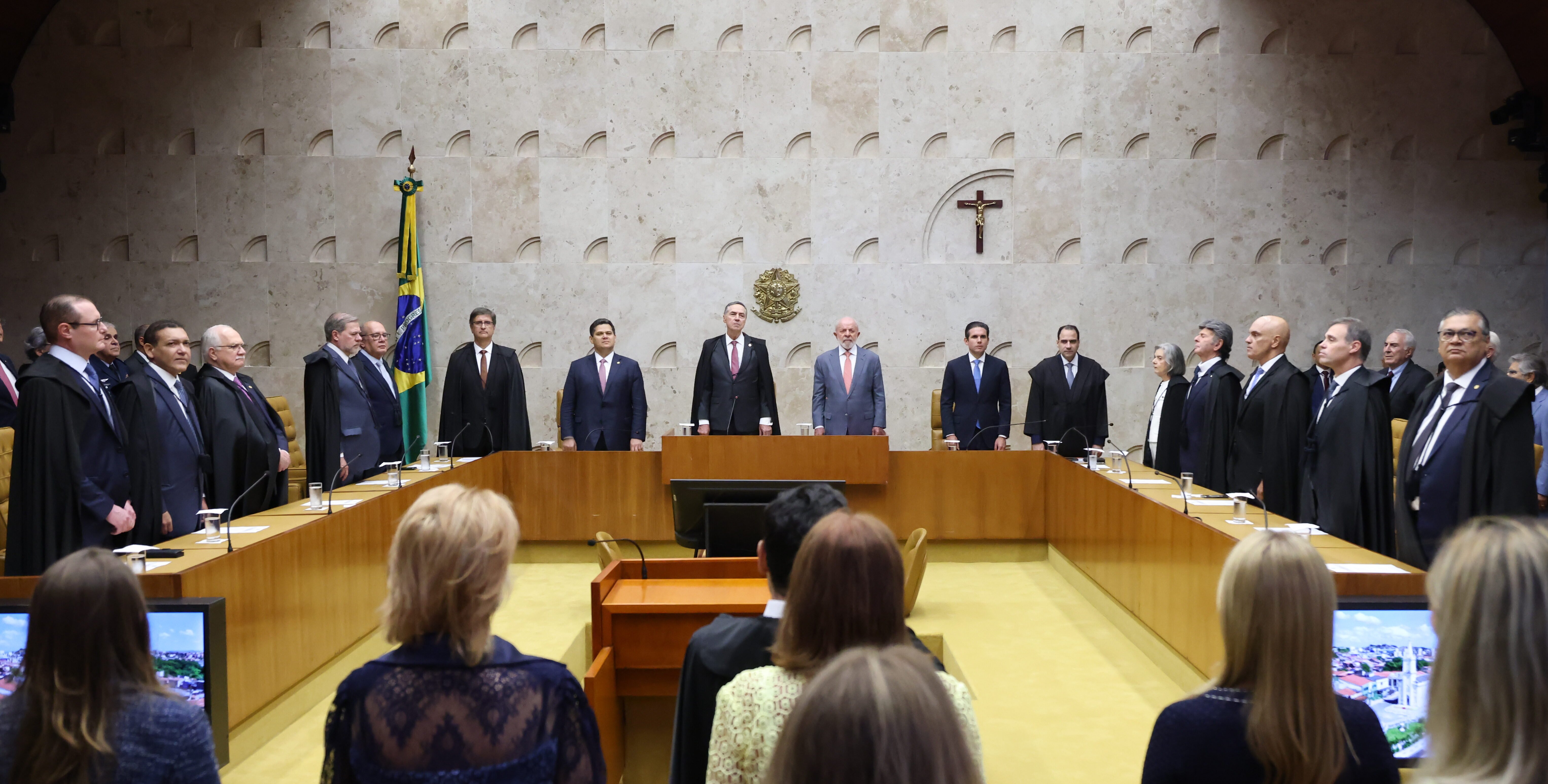 Ministro Alexandre de Moraes abre a votação que analisa a responsabilidade de sete réus ligados à tentativa de golpe após as eleições de 2022