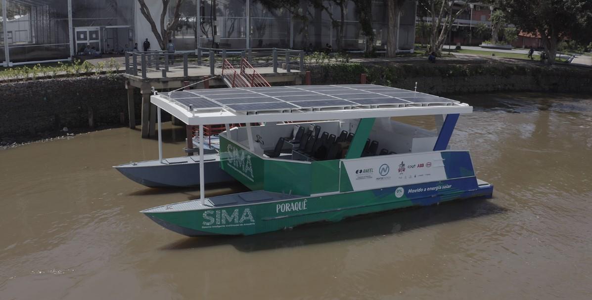 Catamarã Poraquê - Barco Elétrico batizado em alusão ao peixe-elétrico da Amazônia.