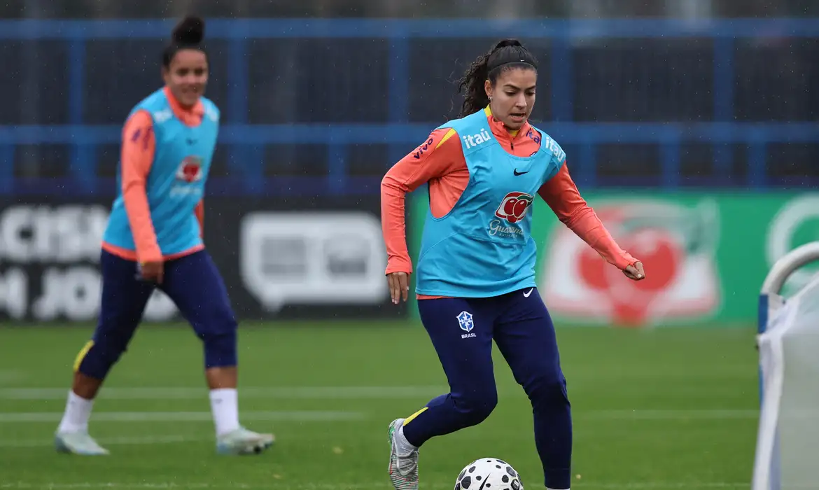 Seleção feminina se prepara para encarar a Inglaterra -