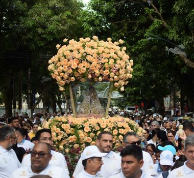 Imagem - Procissão da Festa reúne instituições e voluntários em agradecimento pelo Círio