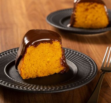 Imagem - 7 receitas de bolo de cenoura vegano para fazer no liquidificador