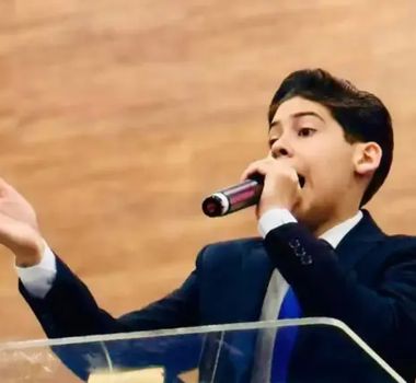 Imagem - 'Pastor mirim' de 15 anos diz ter comprado mansão de R$ 34 milhões; assista