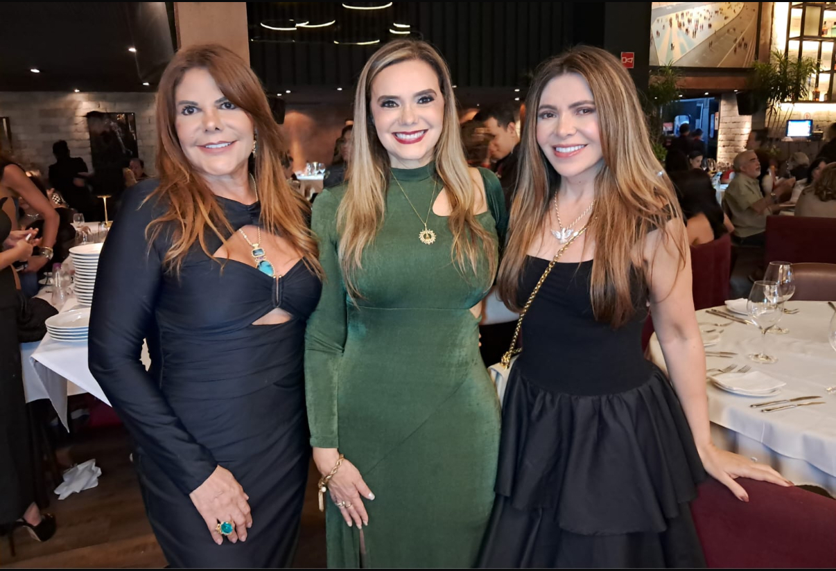 A aniversariante com Elisa Pires Gisele Planzo