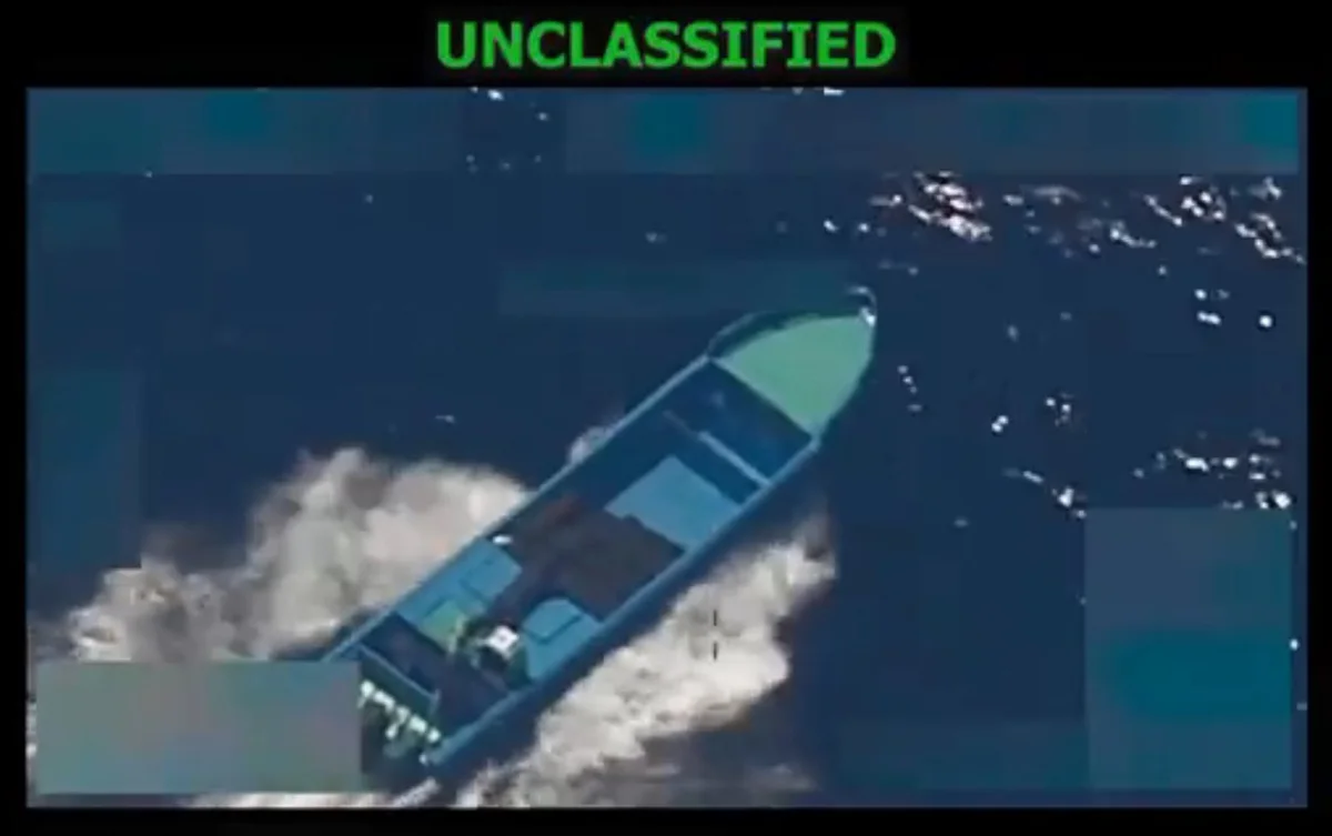 (Duas pessoas estavam a bordo da embarcação) 