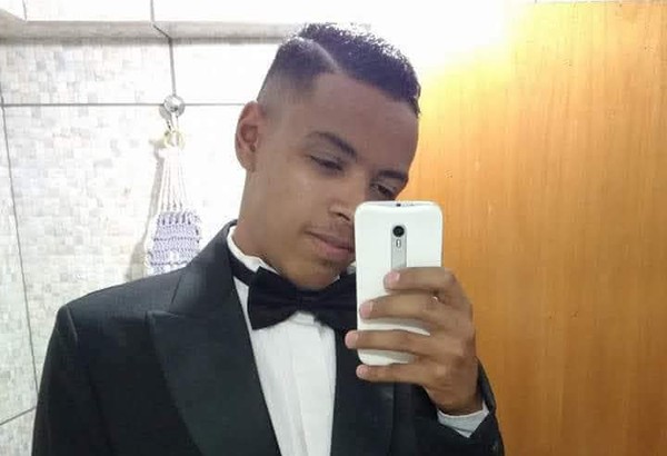Ele havia ingerido gin adulterado com metanol, comprado em uma adega localizada na Cidade Dutra, na Zona Sul da capital.

