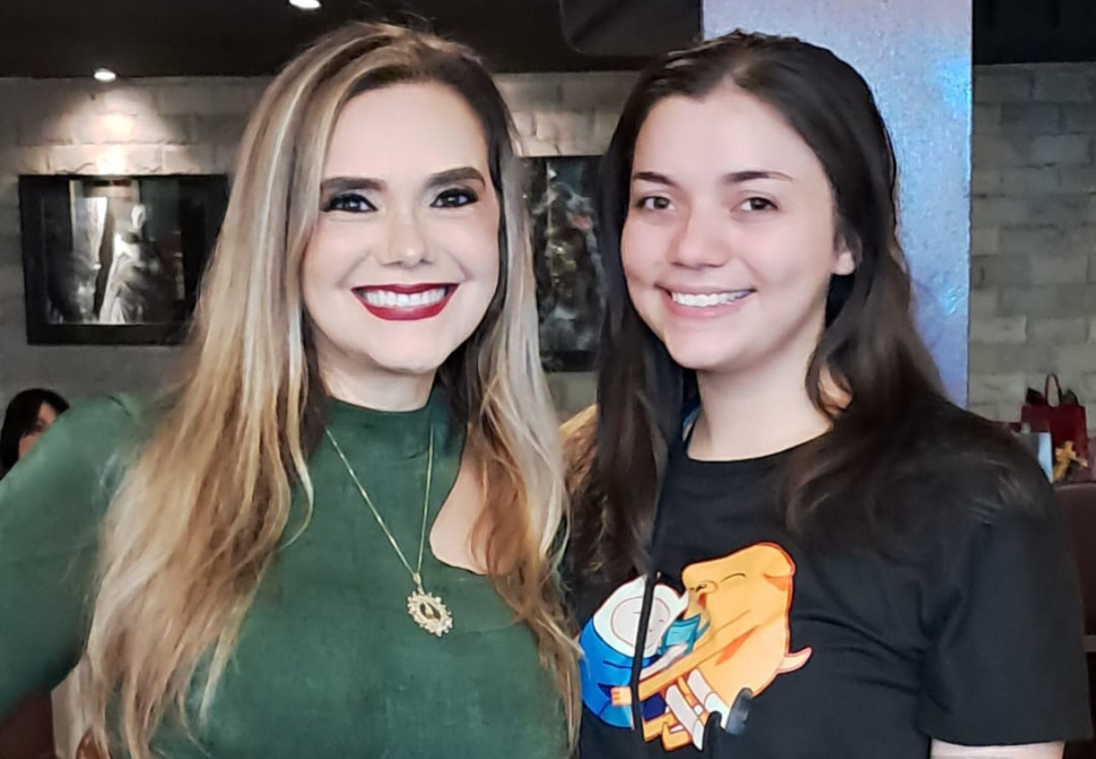 Nazaré com a filha, Melina Mello