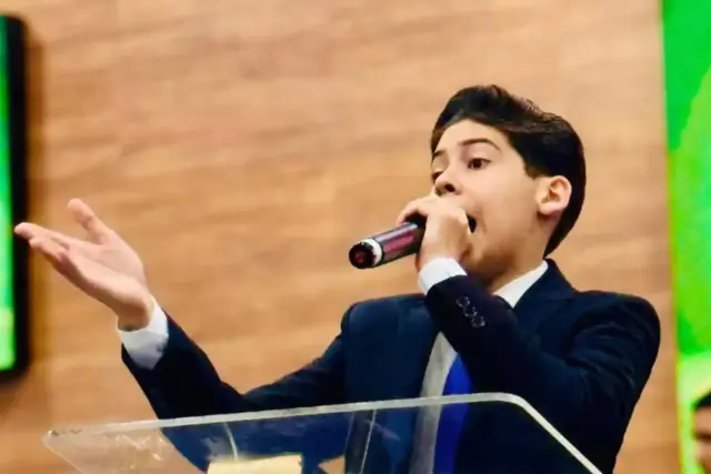 'Pastor mirim' de 15 anos diz ter comprado mansão de R$ 34 milhões; assista