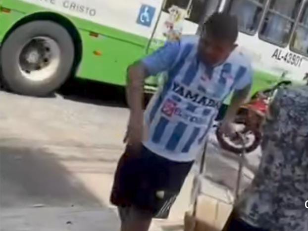 Imagem - Web resgata vídeo de ambulante bicolor em meio à crise do Paysandu
