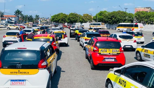 Vídeo: em Belém, autoescolas protestam contra novas regras para tirar CNH