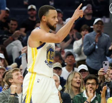 Imagem - NBA: Curry brilha com 42 pontos e Warriors vencem Nuggets na prorrogação
