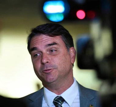 Imagem - Flávio Bolsonaro se coloca à disposição para eleições presidenciais de 2026