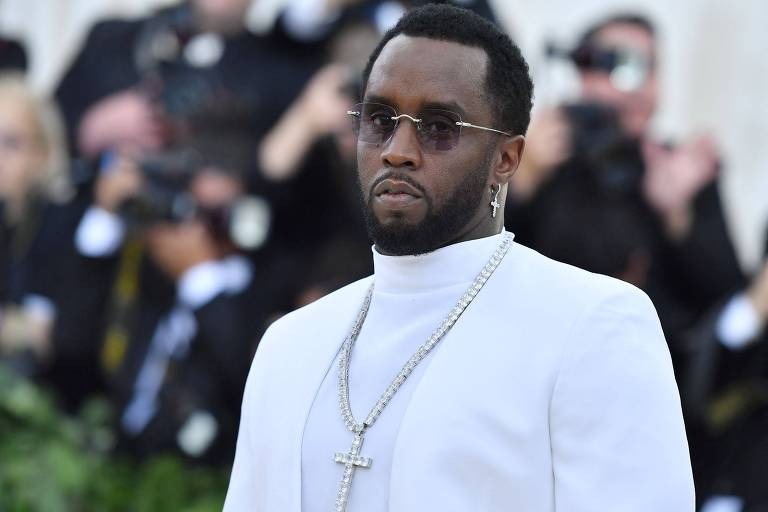 Diddy foi condenado a 4 anos, 1 mês e 28 dias após ser considerado culpado de duas acusações de transporte para fins de prostituição.