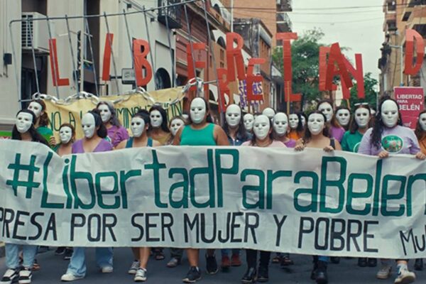 Longa representa a Argentina na disputa por uma indicação em 2026, concorre com o brasileiro 'O Agente Secreto' e retrata o caso real de uma jovem acusada injustamente de aborto ilegal
