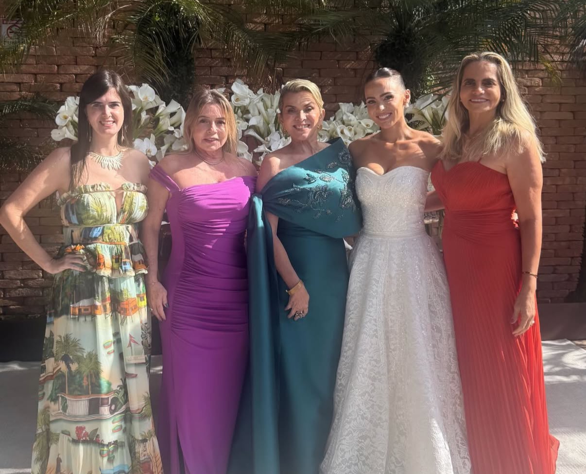 Nicole Mello, Gigi Mello, Ingrid Macedo, a noiva, Marina Macedo, e Tânia Tavernard, no restô Rubaiyat, onde os noivos ofereceram um delicioso brunch aos convidados 