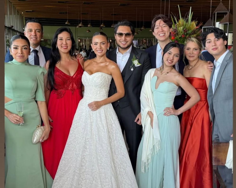 Os noivos com a família Watanabe 