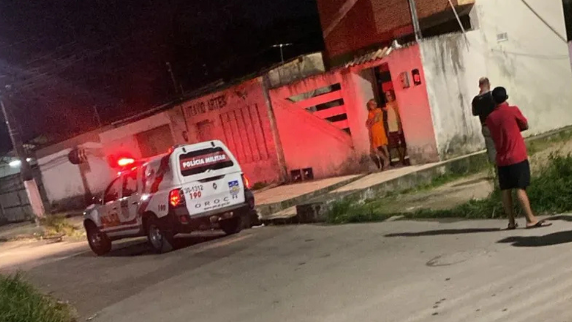 Vítimas receberam 24 disparos em residência do bairro Tabuleiro dos Martins; polícia investiga autoria e motivação