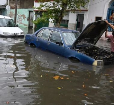 Imagem - Buenos Aires sob água: temporal relâmpago deixa caos e uma vítima fatal