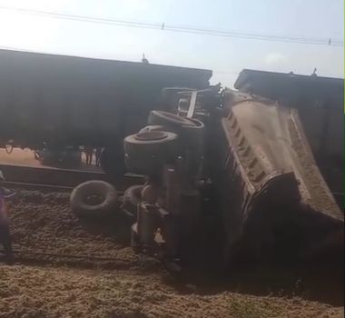 Imagem - Caminhão é atingido por trem ao cruzar Estrada de Ferro Carajás, em Marabá