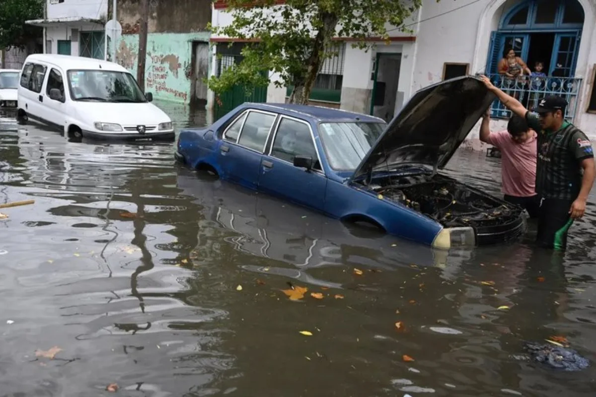 Buenos Aires sob água: temporal relâmpago deixa caos e uma vítima fatal