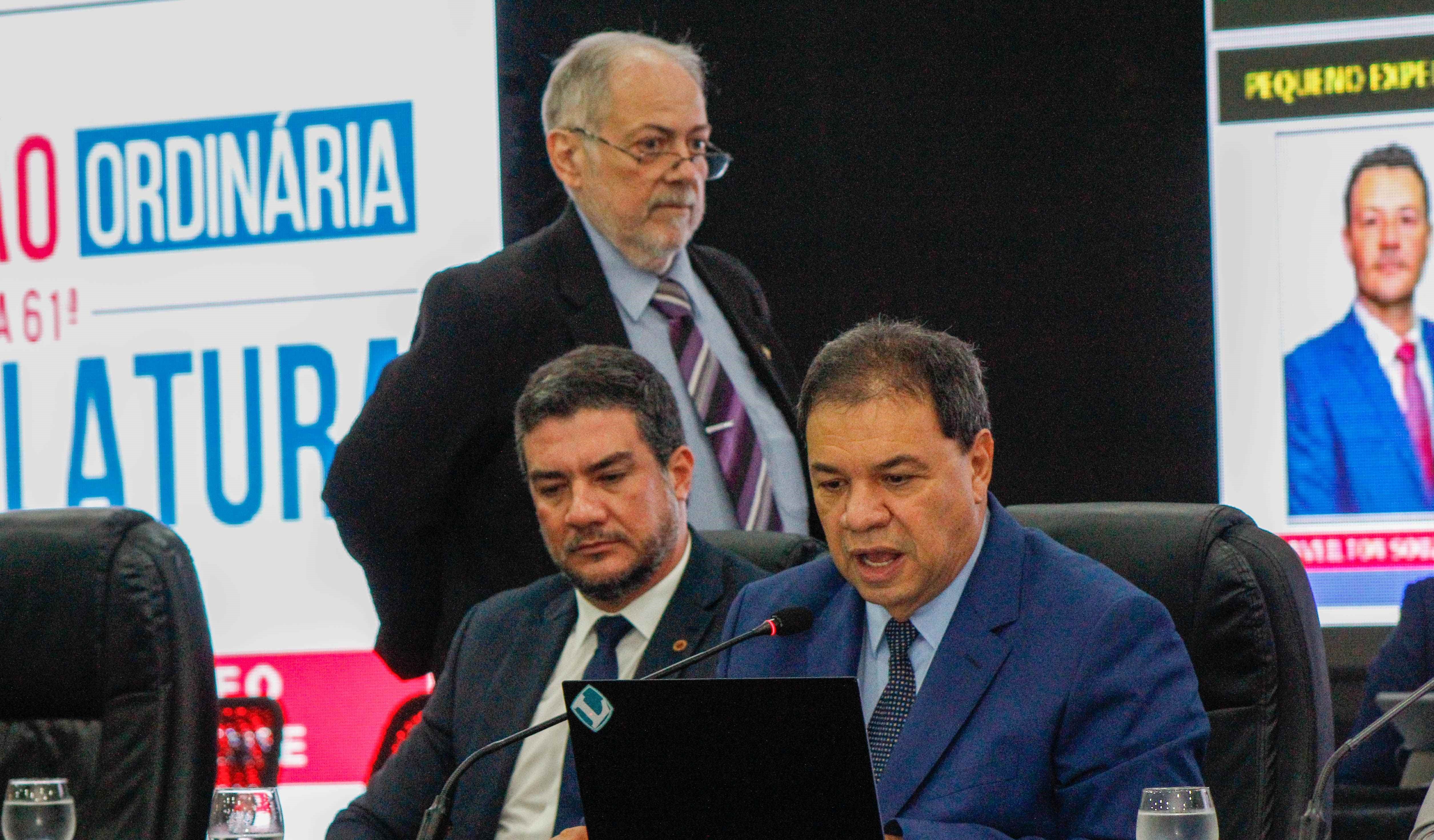 Deputado Chicão, presidente da Alepa, comandou os trabalhos em Altamira