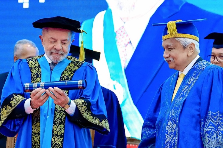 Lula foi homenageado durante evento na Malásia.
