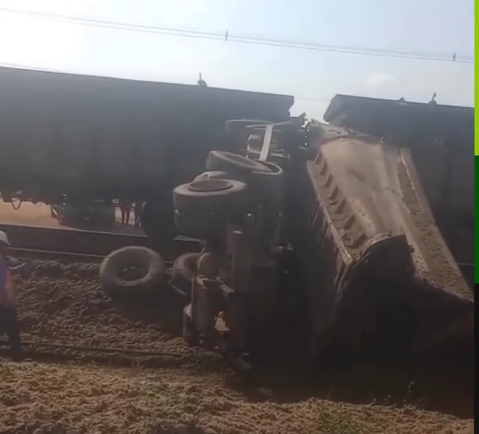Imagem - Caminhão é atingido por trem ao cruzar Estrada de Ferro Carajás, em Marabá