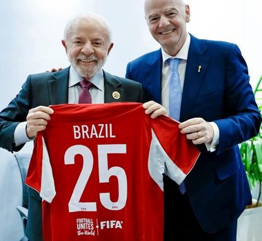 Imagem - Lula convida presidente da Fifa para conhecer Universidade do Esporte