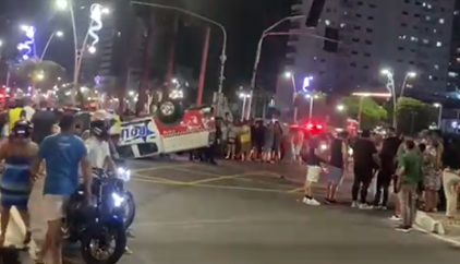 Vídeo: após colisão durante perseguição, viatura da PM capota em Belém