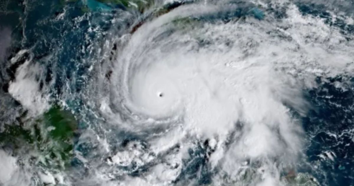 Furacão ameaça fazer grande onda de destruição na Jamaica e nas Bahamas