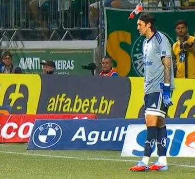 Imagem - Após Cássio ser atingido por garrafa, Palmeiras identifica autor e registra BO; assista