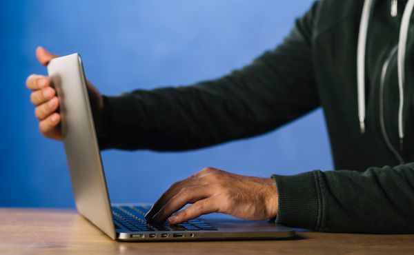 Mega vazamento expõe 183 milhões de senhas do Google e de outros provedores
